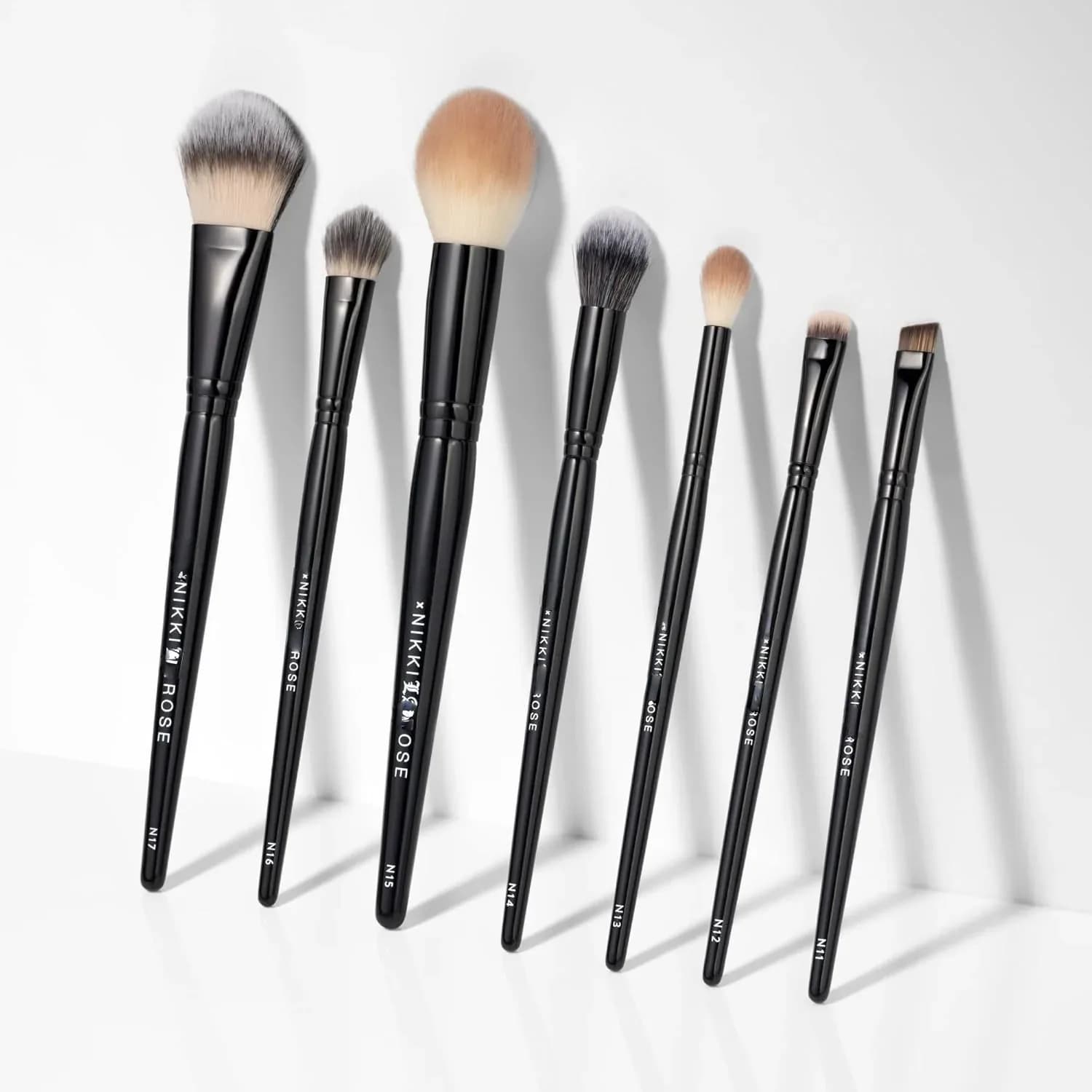 مجموعة فرش مكياج BKNikki Pro Artist 7 قطع، فرش احترافية للوجه والبودرة والبلاش