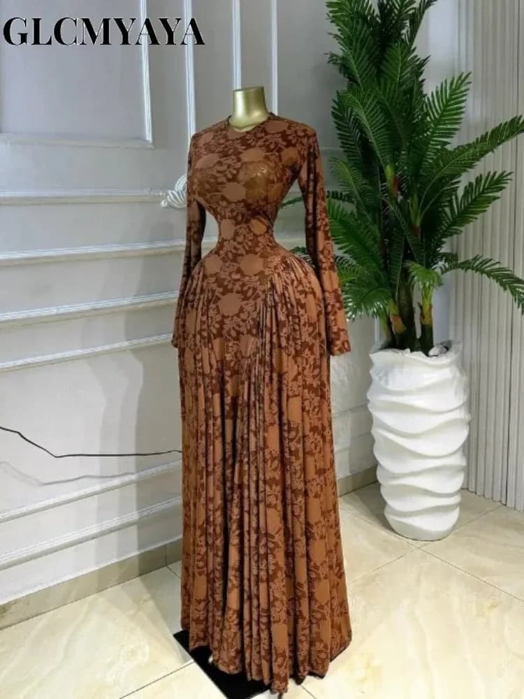 فستان نسائي طويل من CM.YAYA بياقة دائرية وأكمام طويلة مع طيات داخلية وتصميم