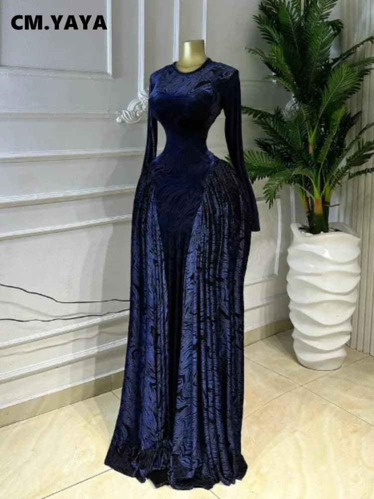 فستان نسائي طويل من CM.YAYA بياقة دائرية وأكمام طويلة مع طيات داخلية وتصميم